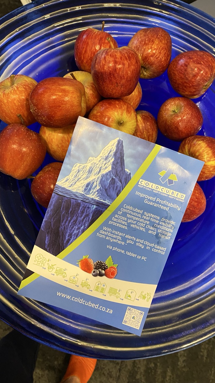Flyers and apples